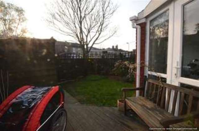  Image of 2 bedroom Flat to rent in Elmbridge Walk Blackstone Estate London E8 at Hackney, E8 3HA