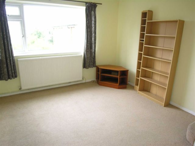  Image of 2 bedroom Flat to rent in Elthorne Road Uxbridge UB8 at Elthorne Road Uxbridge Uxbridge, UB8 2PS
