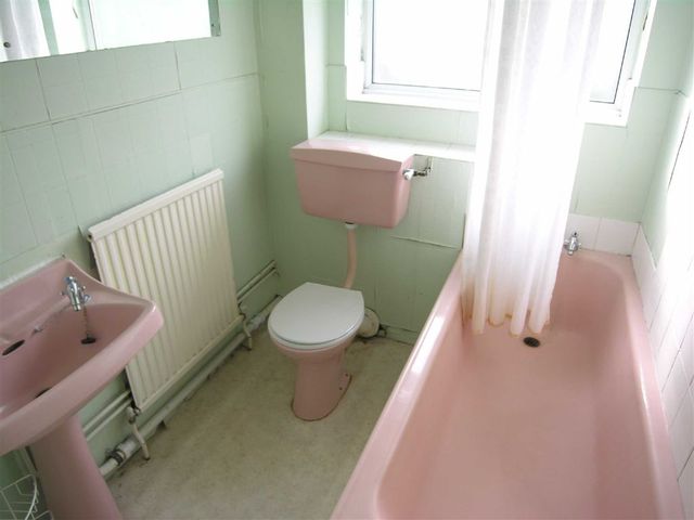  Image of 2 bedroom Flat to rent in Elthorne Road Uxbridge UB8 at Elthorne Road Uxbridge Uxbridge, UB8 2PS