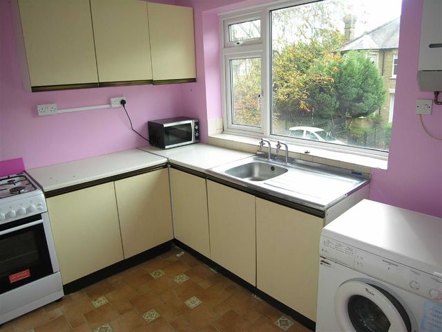  Image of 2 bedroom Flat to rent in Elthorne Road Uxbridge UB8 at Elthorne Road Uxbridge Uxbridge, UB8 2PS