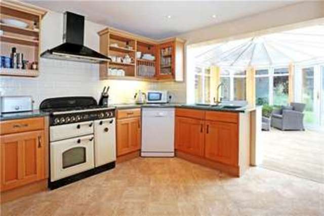  Image of 5 bedroom Detached house for sale in Farleigh Road Warlingham CR6 at Warlingham Surrey Farleigh, CR6 9EL