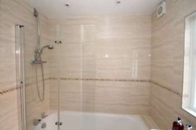  Image of 3 bedroom Maisonette to rent in Roxborough Park Harrow-on-the-Hill Harrow HA1 at Roxborough Park  Harrow on the Hill, HA1 3AY