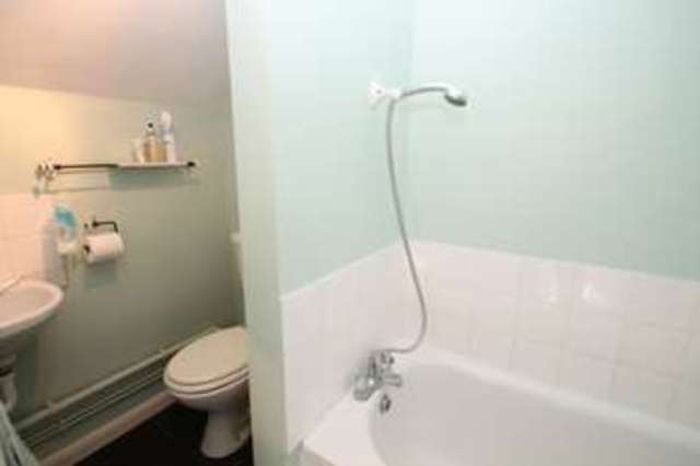  Image of 3 bedroom Maisonette to rent in Roxborough Park Harrow-on-the-Hill Harrow HA1 at Roxborough Park  Harrow on the Hill, HA1 3AY