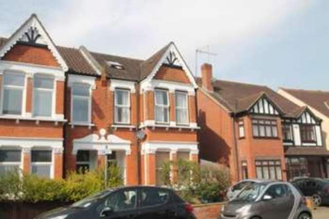  Image of 3 bedroom Maisonette to rent in Roxborough Park Harrow-on-the-Hill Harrow HA1 at Roxborough Park  Harrow on the Hill, HA1 3AY