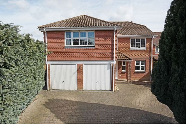  Image of 4 bedroom Detached house for sale in Forge Close Uckfield TN22 at Forge Close  Uckfield, TN22 5BQ