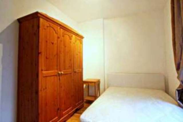  Image of 2 bedroom Flat to rent in Fulham Road London SW6 at Fulham Road Fulham London, SW6 1DU