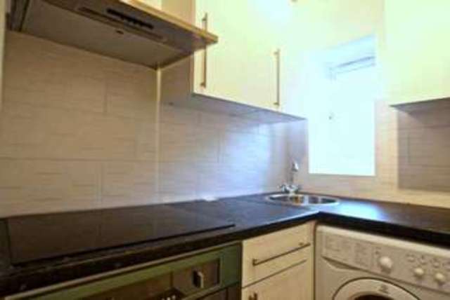  Image of 2 bedroom Flat to rent in Fulham Road London SW6 at Fulham Road Fulham London, SW6 1DU