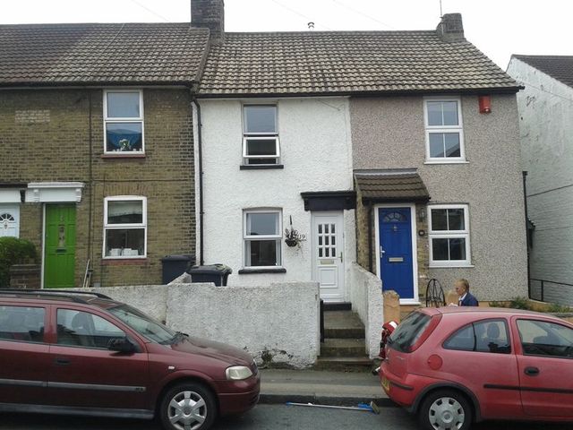  Image of 2 bedroom Cottage for sale in Fulwich Road Dartford DA1 at Fulwich Road  Dartford, DA1 1UN