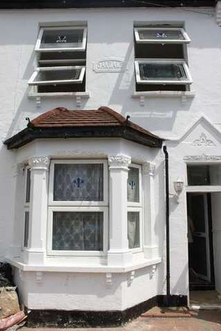  Image of 3 bedroom Semi-Detached house for sale in Gainsborough Drive Westcliff-on-Sea SS0 at Westcliff-on-sea Essex Prittlewell, SS0 9AJ