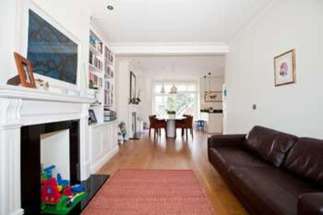  Image of 3 bedroom Flat for sale in Gainsborough Road London W4 at Chiswick, W4 1NJ