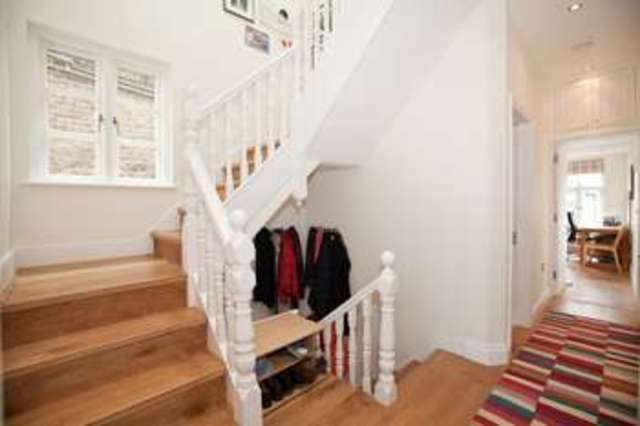  Image of 3 bedroom Flat for sale in Gainsborough Road London W4 at Chiswick, W4 1NJ