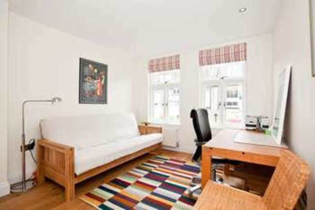  Image of 3 bedroom Flat for sale in Gainsborough Road London W4 at Chiswick, W4 1NJ