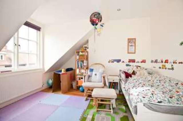  Image of 3 bedroom Flat for sale in Gainsborough Road London W4 at Chiswick, W4 1NJ
