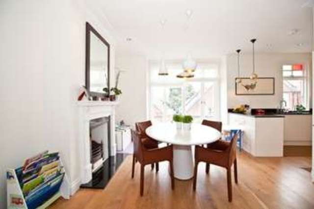  Image of 3 bedroom Flat for sale in Gainsborough Road London W4 at Chiswick, W4 1NJ
