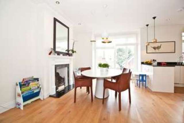  Image of 3 bedroom Flat for sale in Gainsborough Road London W4 at Chiswick, W4 1NJ