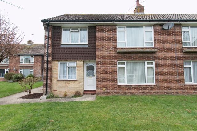  Image of 2 bedroom Flat for sale in Gilbert Road Chichester PO19 at Gilbert Road  Chichester, PO19 3NR