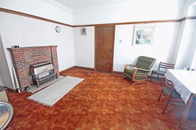  Image of 3 bedroom Detached house for sale in Gilhams Avenue Banstead SM7 at Gilhams Avenue  Banstead, SM7 1QW