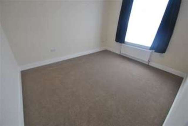  Image of 3 bedroom Terraced house to rent in Glenwood Gardens Ilford IG2 at Glenwood Gardens  Ilford, IG2 6XT
