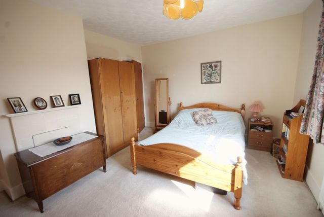  Image of 3 bedroom Terraced house for sale in Gosport Road Lee-on-the-Solent PO13 at Gosport Road  Lee-On-The-Solent, PO13 9EN