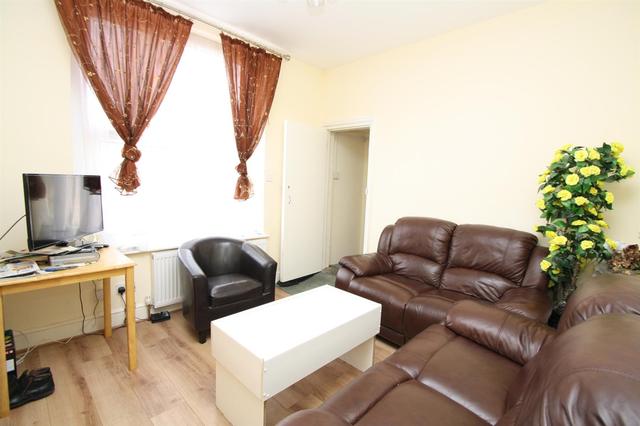  Image of 3 bedroom Property for sale in Green Lanes London N13 at Green Lanes London London, N13 4TY
