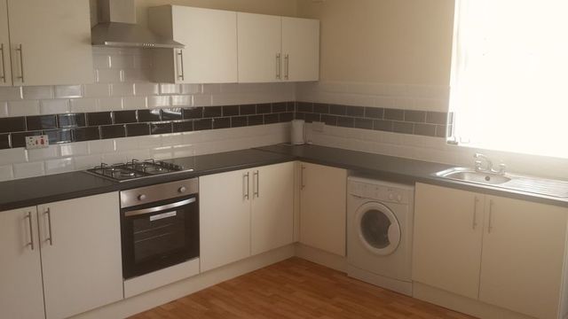  Image of 4 bedroom Terraced house to rent in Greenock Place Armley Leeds LS12 at Greenock Place  Leeds, LS12 3JP