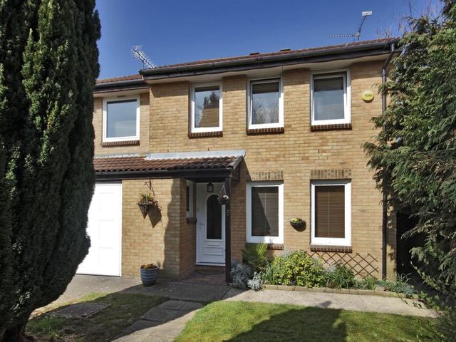  Image of 4 bedroom Detached house for sale in Greyhound Slip Worth Crawley RH10 at Greyhound Slip Worth Crawley, RH10 7FP