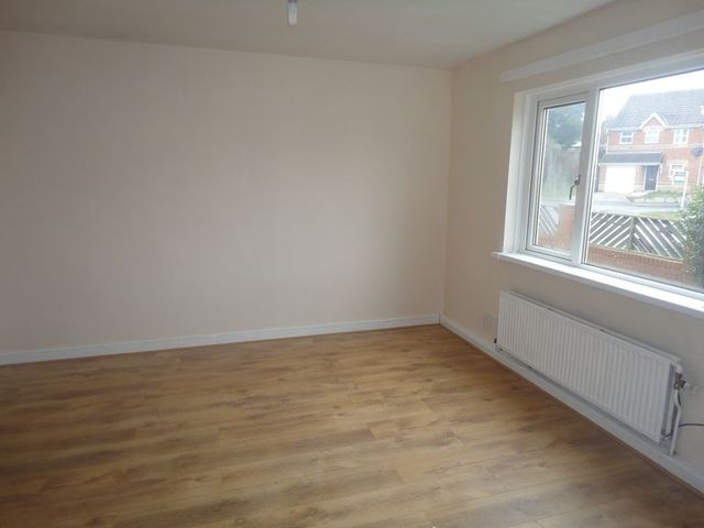  Image of 3 bedroom Semi-Detached house to rent in Hadfield Road Heckmondwike WF16 at Hadfield Road  Heckmondwike, WF16 9PN