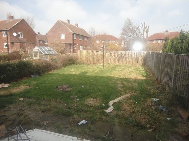  Image of 3 bedroom Semi-Detached house to rent in Hadfield Road Heckmondwike WF16 at Hadfield Road  Heckmondwike, WF16 9PN