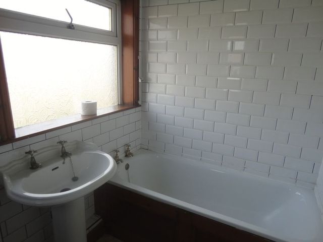  Image of 3 bedroom Semi-Detached house to rent in Hadfield Road Heckmondwike WF16 at Hadfield Road  Heckmondwike, WF16 9PN