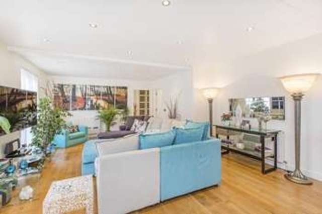  Image of 2 bedroom Property for sale in Thames Street Hampton TW12 at Thames Street  Hampton, TW12 2DX