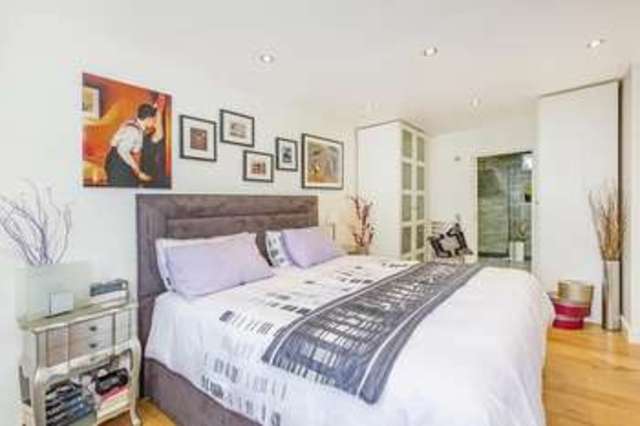  Image of 2 bedroom Property for sale in Thames Street Hampton TW12 at Thames Street  Hampton, TW12 2DX