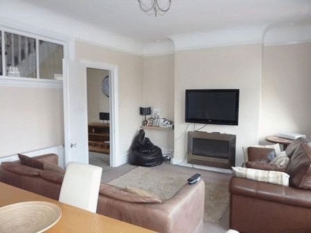  Image of 3 bedroom Flat to rent in Haven Road Canford Cliffs Poole BH13 at Haven Road  Poole, BH13 7LP