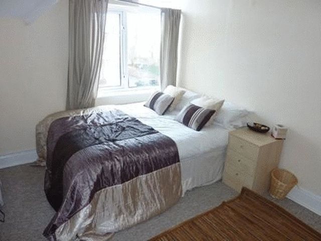  Image of 3 bedroom Flat to rent in Haven Road Canford Cliffs Poole BH13 at Haven Road  Poole, BH13 7LP