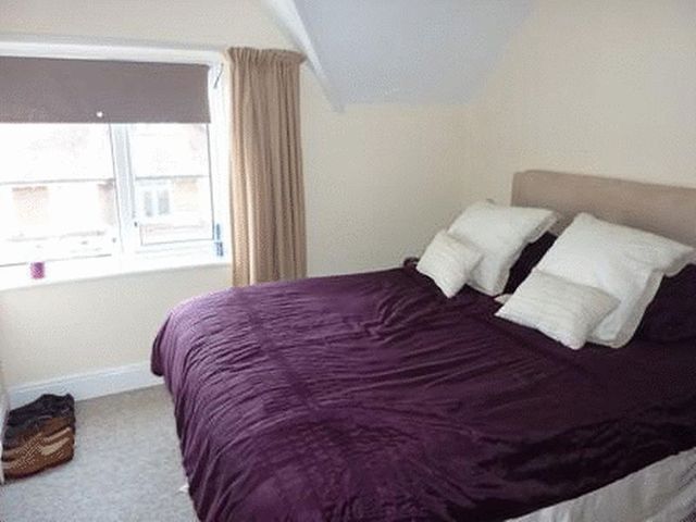  Image of 3 bedroom Flat to rent in Haven Road Canford Cliffs Poole BH13 at Haven Road  Poole, BH13 7LP