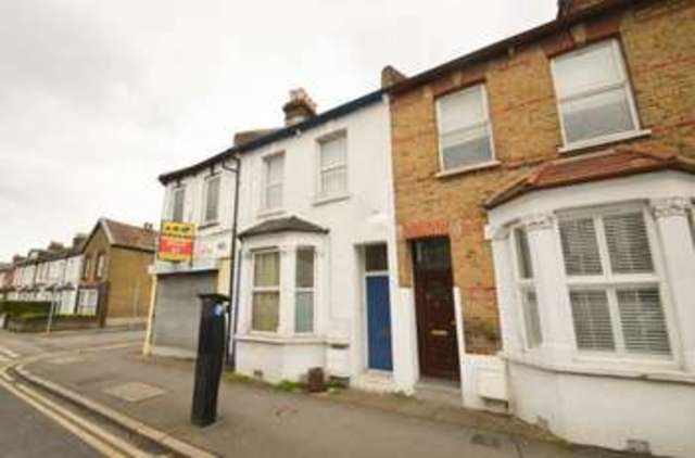  Image of 1 bedroom Flat to rent in Haydons Road London SW19 at London  Haydons Road, SW19 8UA