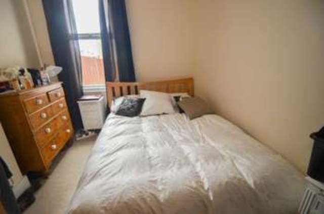  Image of 1 bedroom Flat to rent in Haydons Road London SW19 at London  Haydons Road, SW19 8UA