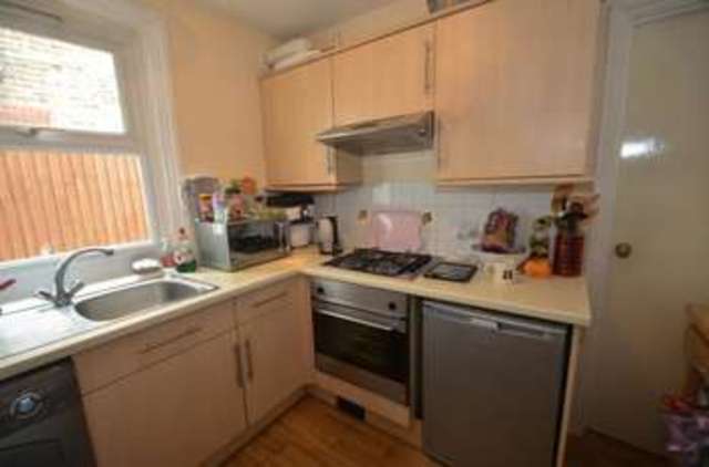  Image of 1 bedroom Flat to rent in Haydons Road London SW19 at London  Haydons Road, SW19 8UA