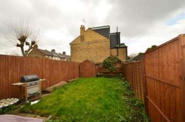  Image of 1 bedroom Flat to rent in Haydons Road London SW19 at London  Haydons Road, SW19 8UA