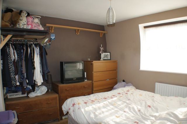  Image of 2 bedroom Semi-Detached house for sale in Hearn Road Woodley Reading RG5 at Hearn Road Woodley Reading, RG5 3QG