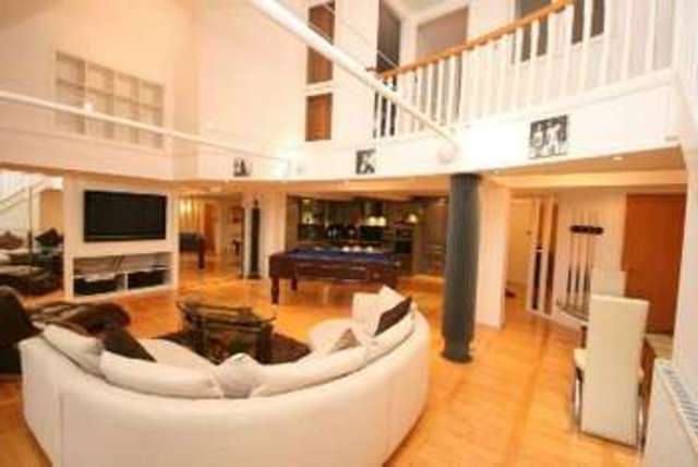  Image of 2 bedroom Apartment for sale in Heath Road Hale Altrincham WA14 at Altrincham, WA14 2XQ