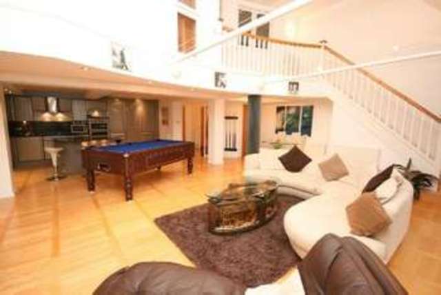  Image of 2 bedroom Apartment for sale in Heath Road Hale Altrincham WA14 at Altrincham, WA14 2XQ