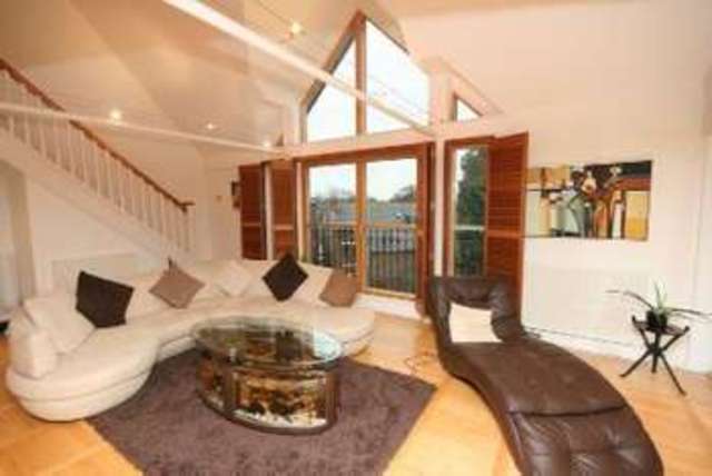  Image of 2 bedroom Apartment for sale in Heath Road Hale Altrincham WA14 at Altrincham, WA14 2XQ