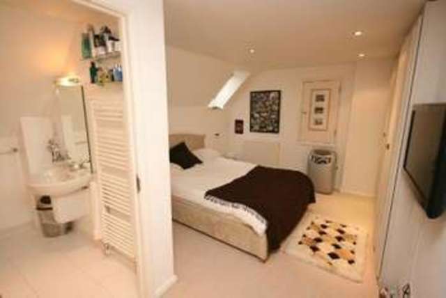  Image of 2 bedroom Apartment for sale in Heath Road Hale Altrincham WA14 at Altrincham, WA14 2XQ