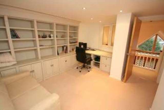  Image of 2 bedroom Apartment for sale in Heath Road Hale Altrincham WA14 at Altrincham, WA14 2XQ