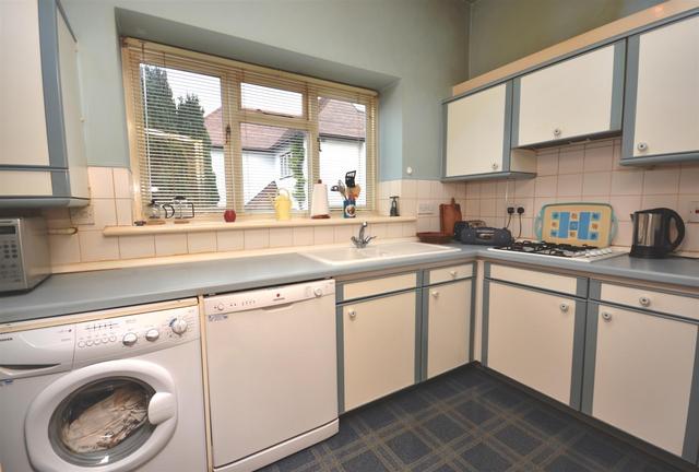  Image of 3 bedroom Property to rent in Hendon Lane London N3 at Finchley, N3 3SJ