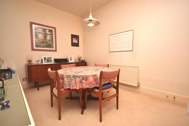  Image of 3 bedroom Property to rent in Hendon Lane London N3 at Finchley, N3 3SJ