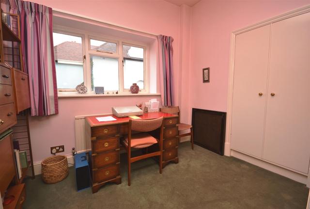  Image of 3 bedroom Property to rent in Hendon Lane London N3 at Finchley, N3 3SJ
