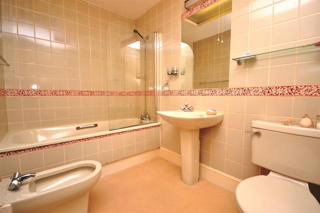  Image of 3 bedroom Property to rent in Hendon Lane London N3 at Finchley, N3 3SJ