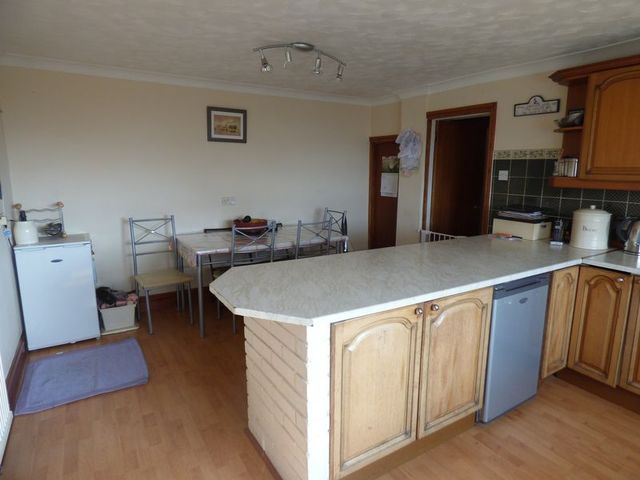  Image of 4 bedroom Detached house for sale in Heol Llansaint Llansaint Kidwelly SA17 at Heol Llansaint Llansaint Kidwelly, SA17 5JD