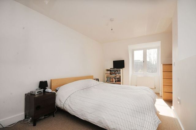  Image of 3 bedroom Terraced house to rent in Hepdon Mews London SW17 at Hepdon Mews  Tooting, SW17 0GP